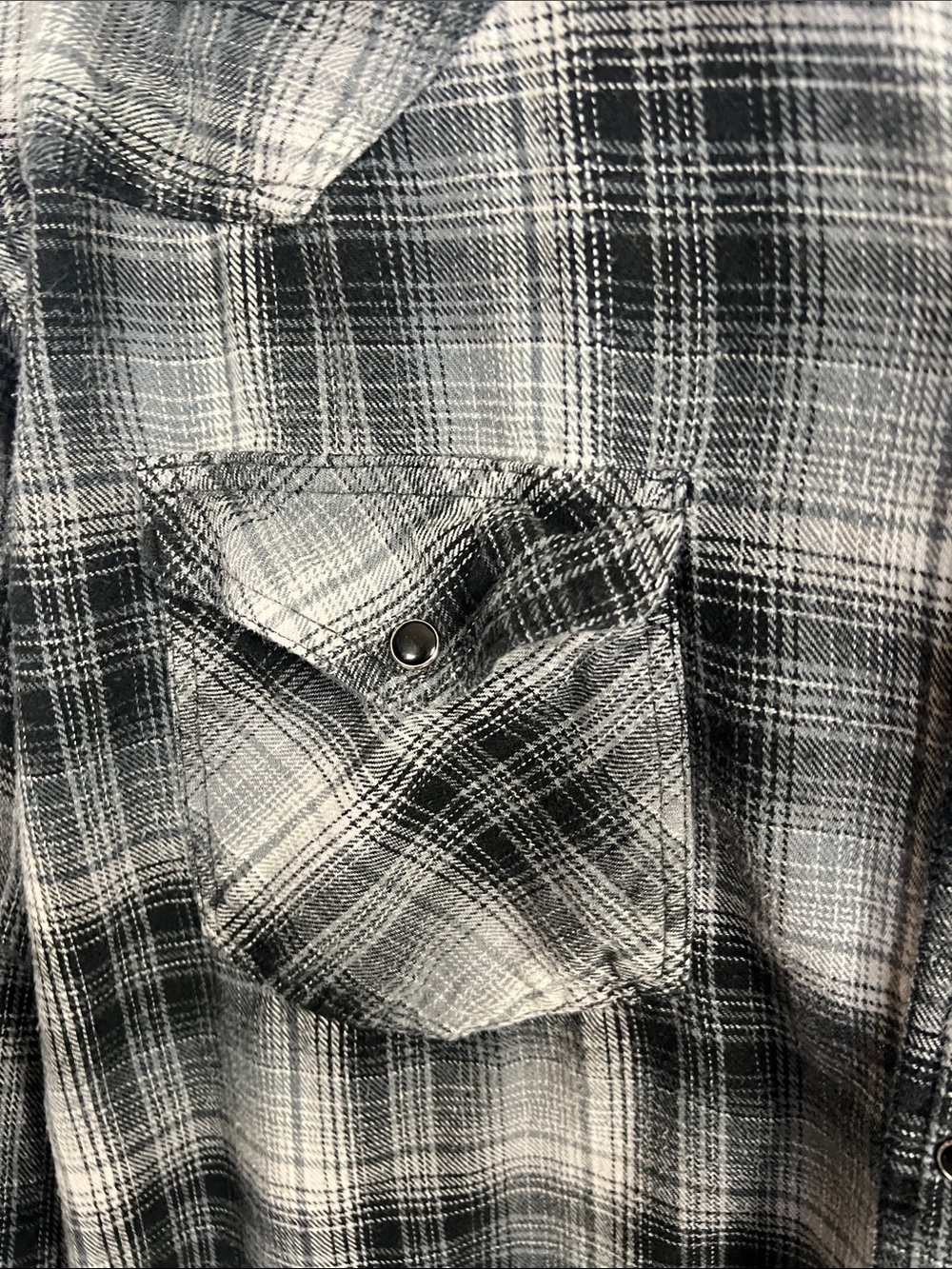 TC Black & Gray Plaid Men’s Casual Button-Down Shirt - Picture 4 of 9